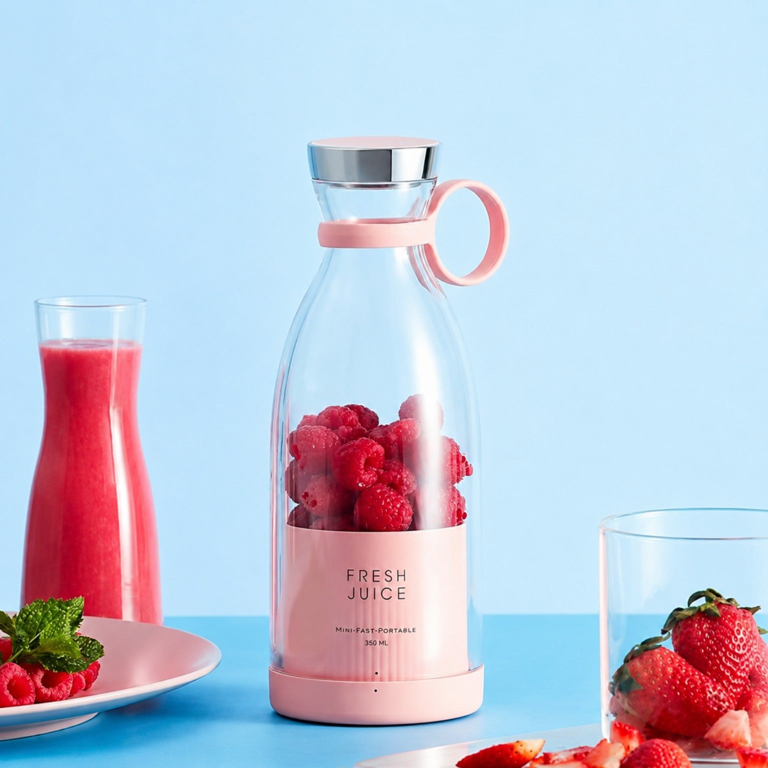 Portable mini fruit blender with fresh berries